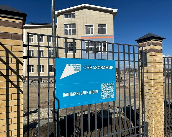 Партийный десант Шпаковского отделения партии проверил ход строительства новой школы в Михайловске 